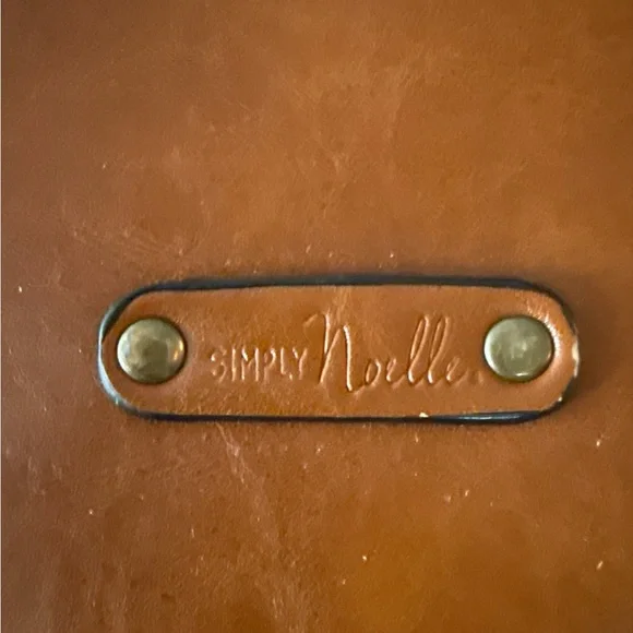 Simply Noelle Brown Leather Tote Bag with Structured Design - Picture 2 of 8